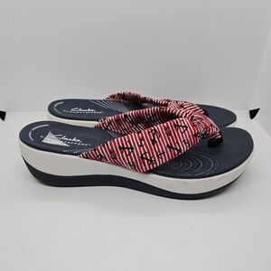 Clarks Cloudsteppers Arla Glison thong sandals red navy blue nautical size 8M